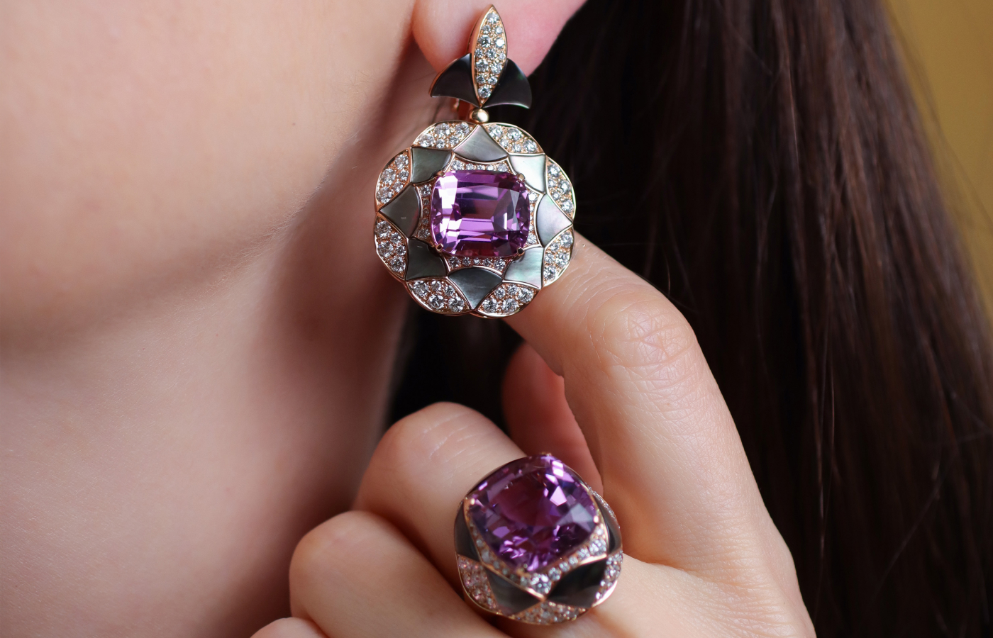  Katerina Perez wears the J’OR Jewels Gothica earrings and ring with pink-lilac kunzite, iridescent grey mother of pearl and pavé diamonds 