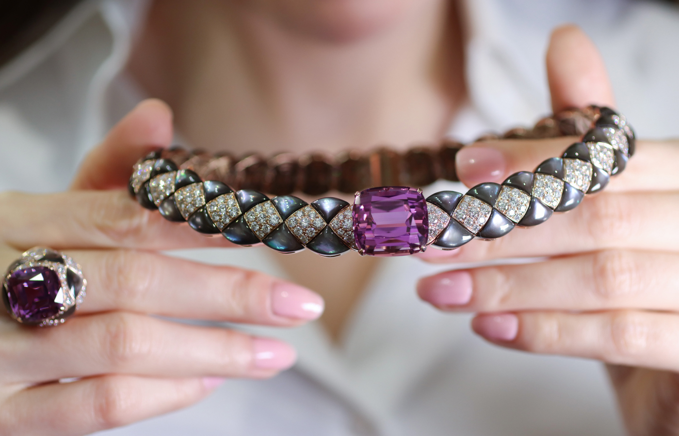 Katerina Perez presents the J’OR Jewels Gothica choker necklace with pink-lilac kunzite, iridescent grey mother of pearl and pavé diamonds 