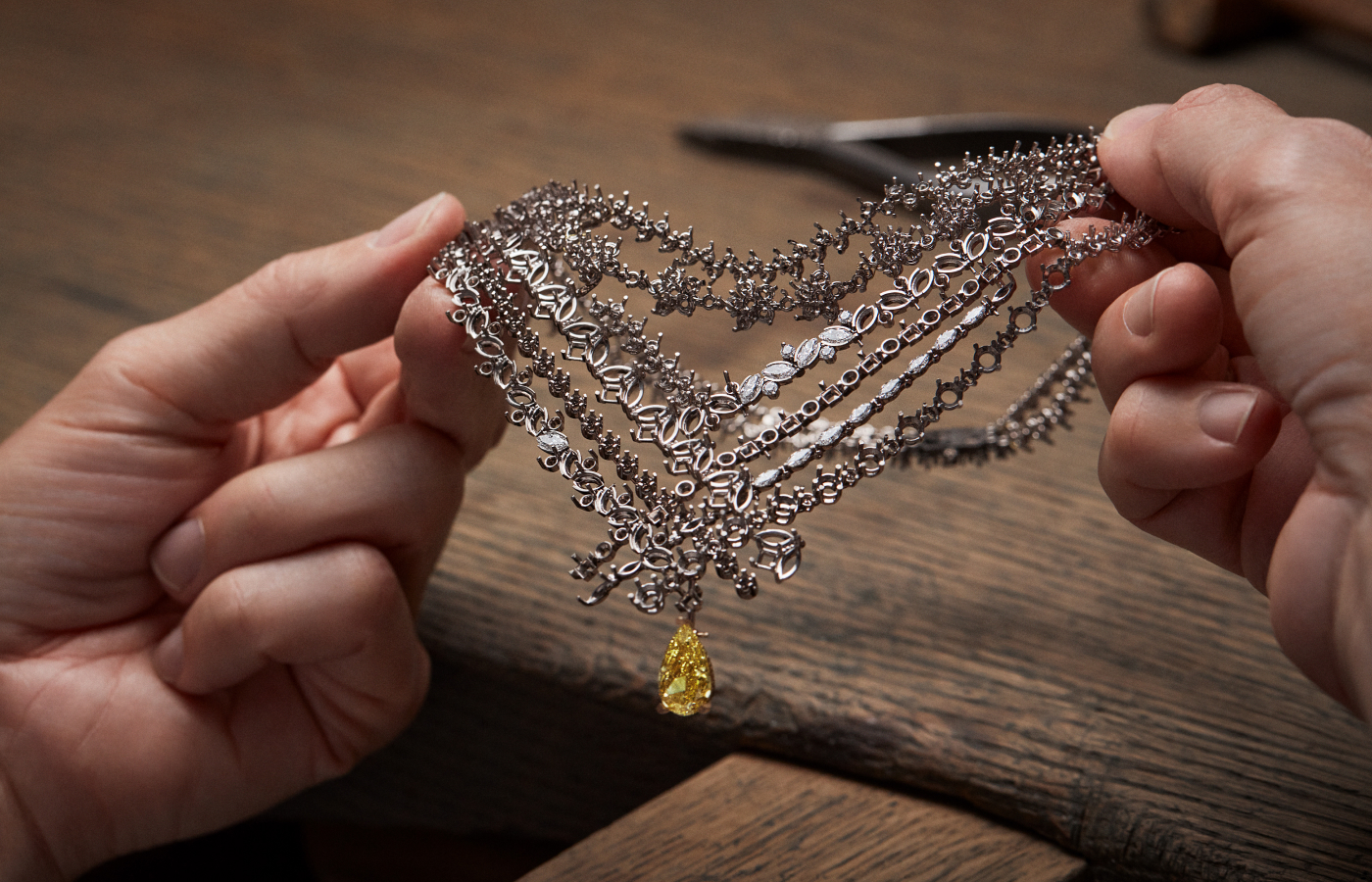  Making of the Dior Delicat high jewellery necklace in gold, white gold and diamond, featuring a 4.51-ct yellow pear-shaped diamond by Dior Joaillerie