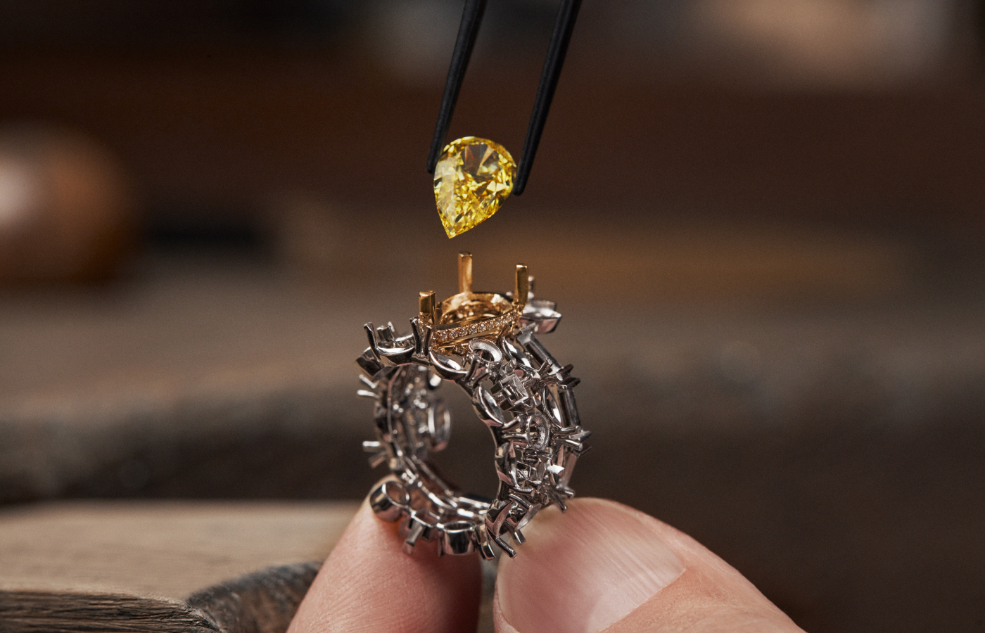  Making of the Dior Delicat high jewellery ring in gold, white gold diamond and yellow diamond by Dior Joaillerie