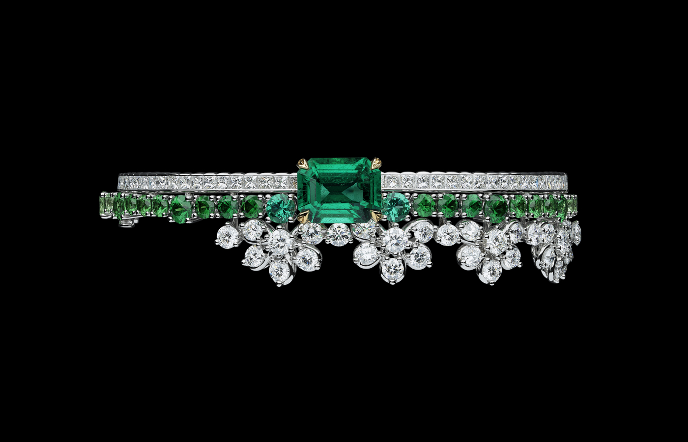 Dior Delicat high jewellery bracelet in gold, white gold, emerald and diamond by Dior Joaillerie
