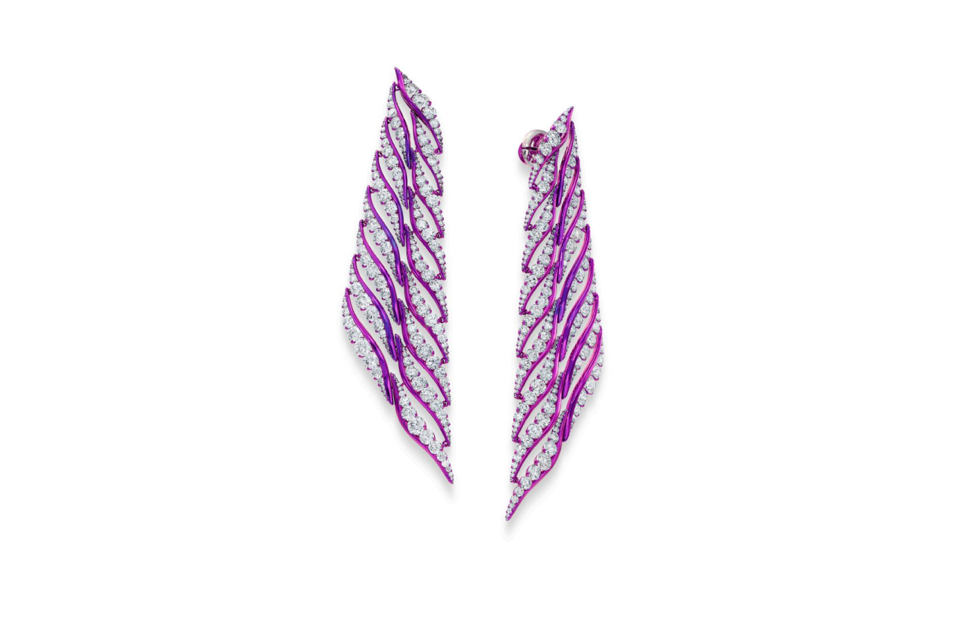  A pair of FORMS Wing earrings with colourless diamonds in fuscia titanium to be showcased at TEFAF Maastricht in March 2024