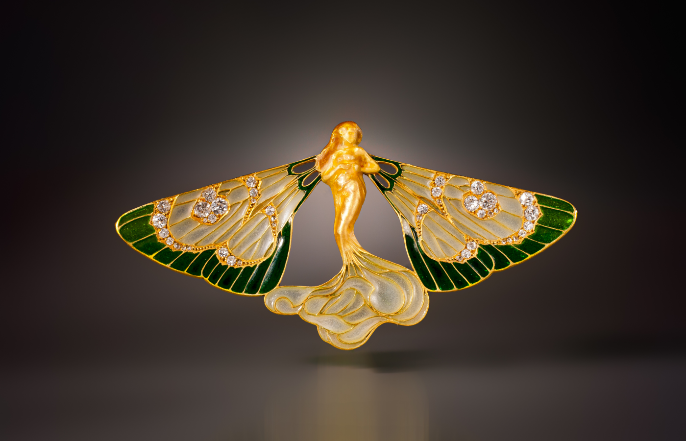  An Art Nouveau Nymph brooch by René Lalique with green plique-à-jour enamel, old mine-cut and rose-cut diamonds in 18k yellow gold, to be presented by Epoque Fine Jewels at TEFAF Maastricht in March 2024