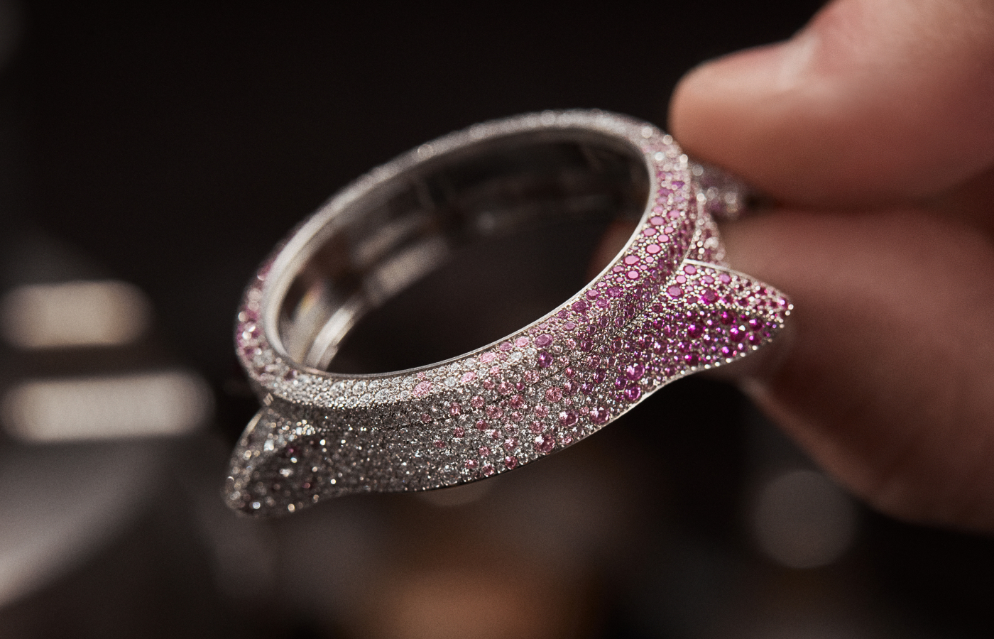  The case of the Dior Grand Soir Automate Miroir d’Eau watch features a pavé setting of diamonds and pink sapphires