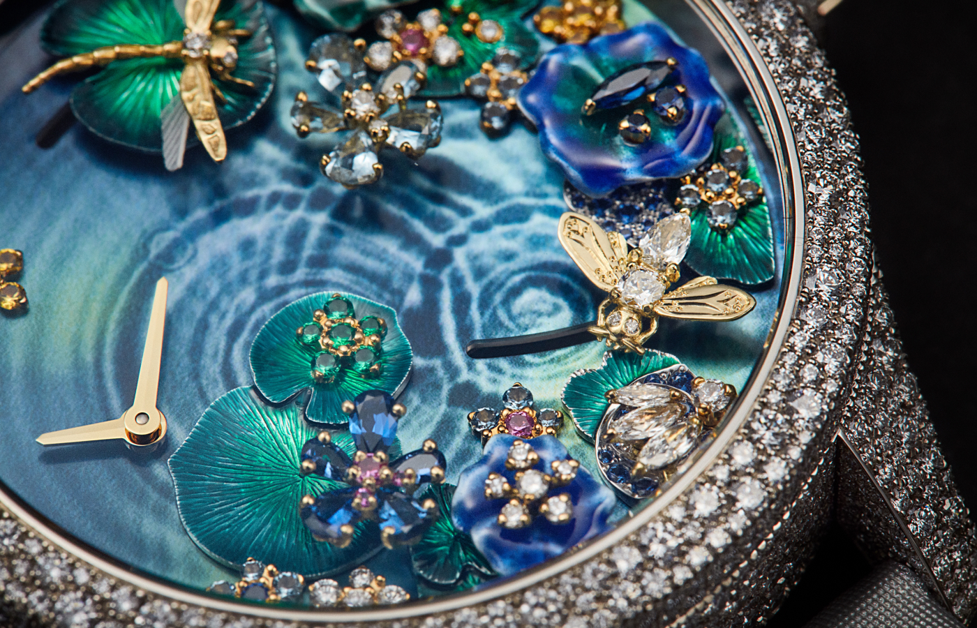  Close up of the Dior Grand Soir Automate Miroir d’Eau watch dial in white gold, coloured mother-of-pearl, multi-coloured sapphire, emerald, aquamarine, Gallus Gallus feather and diamond 