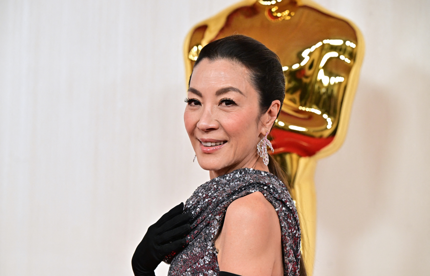 Michelle Yeoh attended the 2024 Oscars ceremony wearing the Cindy Chao Diamond Foliage earrings from the White Label collection