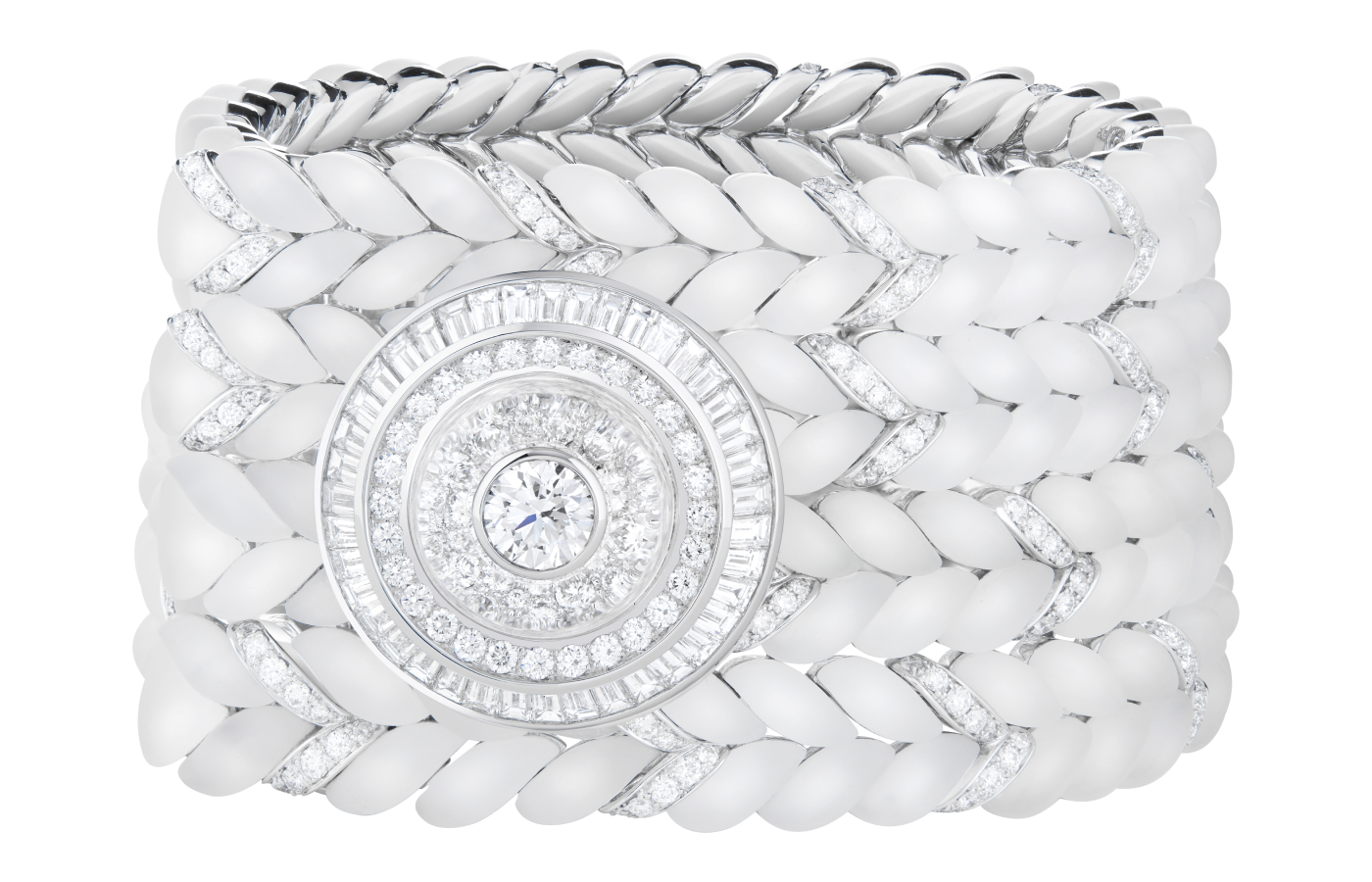  The Boucheron Tricot necklace from the Histoire de Style The Power of Couture High Jewellery Collection features ‘knitted’ rock crystal that’s been sandblasted and linked onto nitinol cables (a nickel and titanium alloy) to surround the neck 