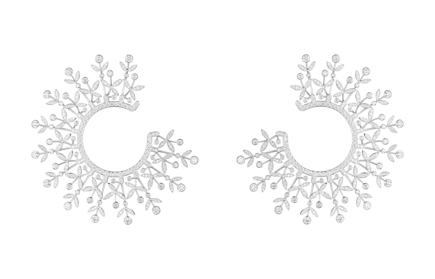  Boucheron Col pendant earrings paved with diamonds in 18k white gold, from the Histoire de Style The Power of Couture High Jewellery Collection