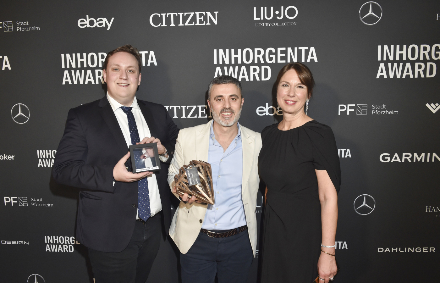  Autore collect the High Jewellery prize at the Inhorgenta Awards 2024 for the Enchantress necklace