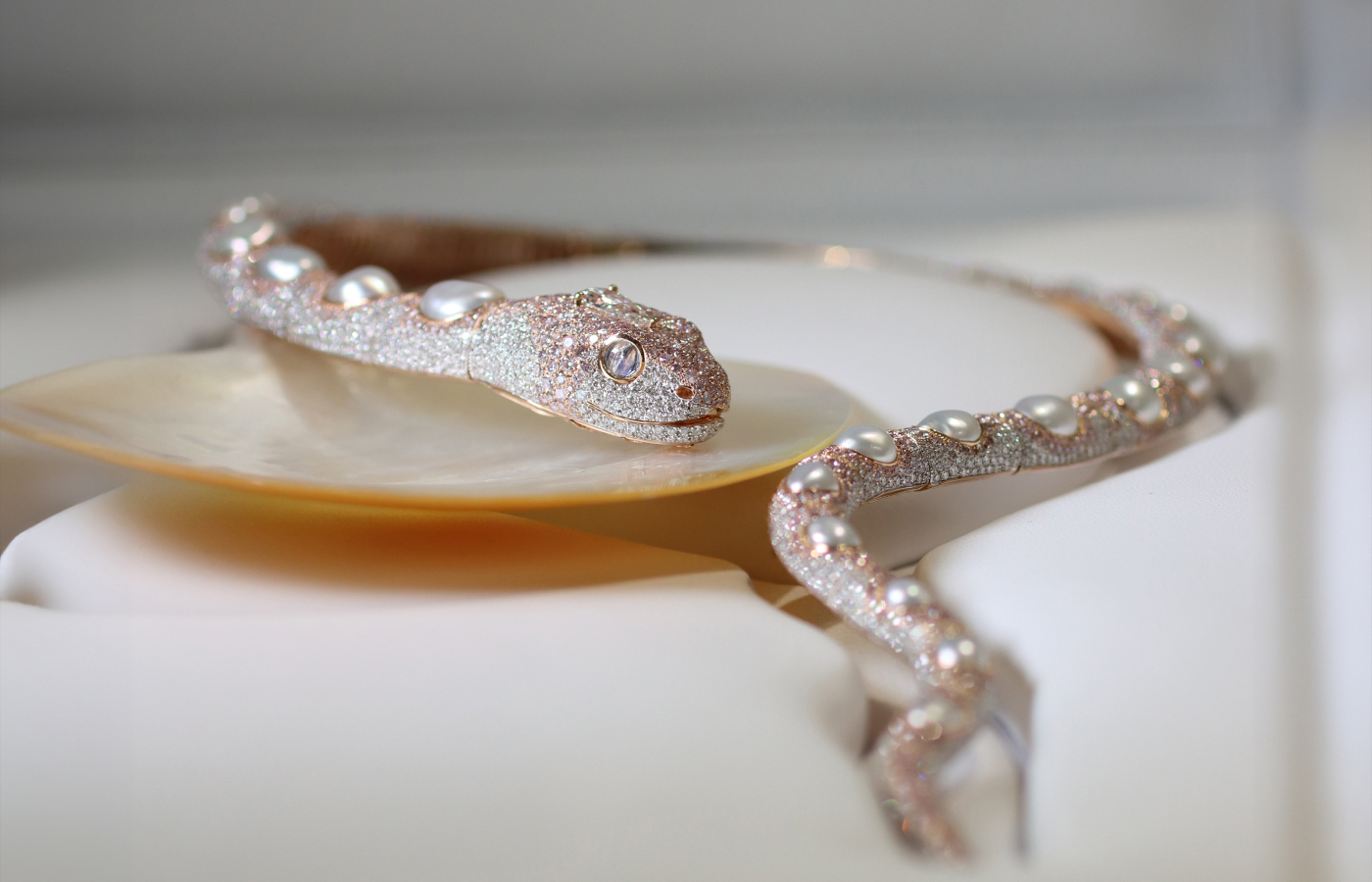 A closer look at the Autore Enchantress necklace in 18k rose gold with Autore South Sea Keshi pearls, 16.64 carats of pink diamonds and 23.99 carats of white diamonds