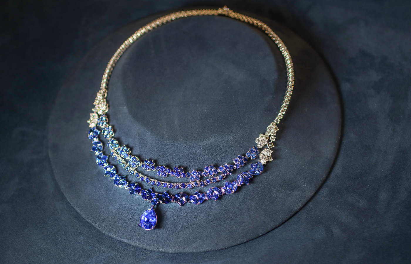 Dior Delicat high jewellery necklace white gold, sapphire and diamond, featuring a 7.57-ct pear-shaped sapphire by Dior Joaillerie 