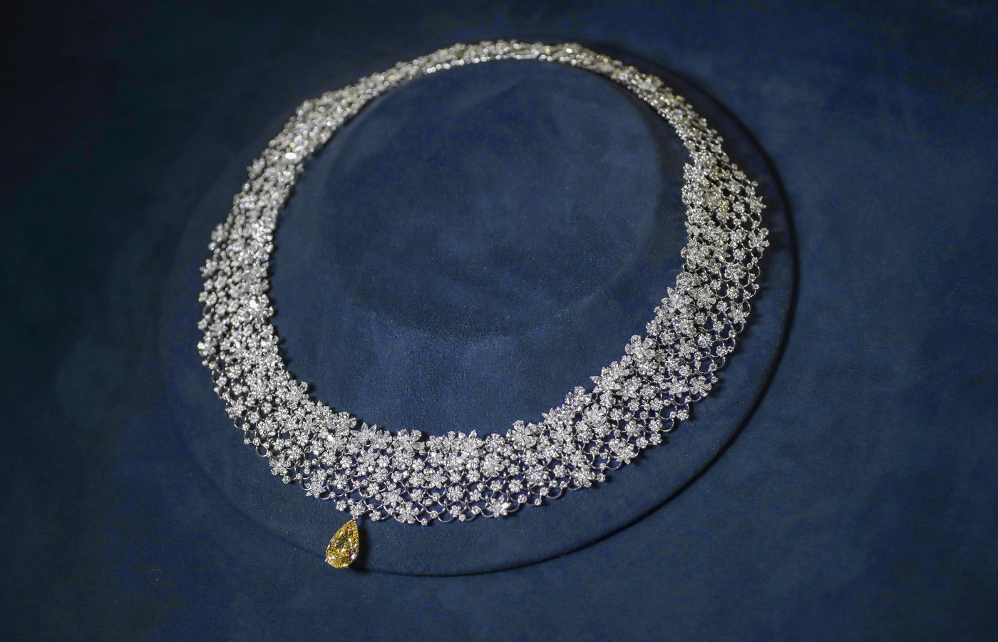 Dior Delicat high jewellery necklace in gold, white gold, white diamonds and yellow diamond by Dior Joaillerie 