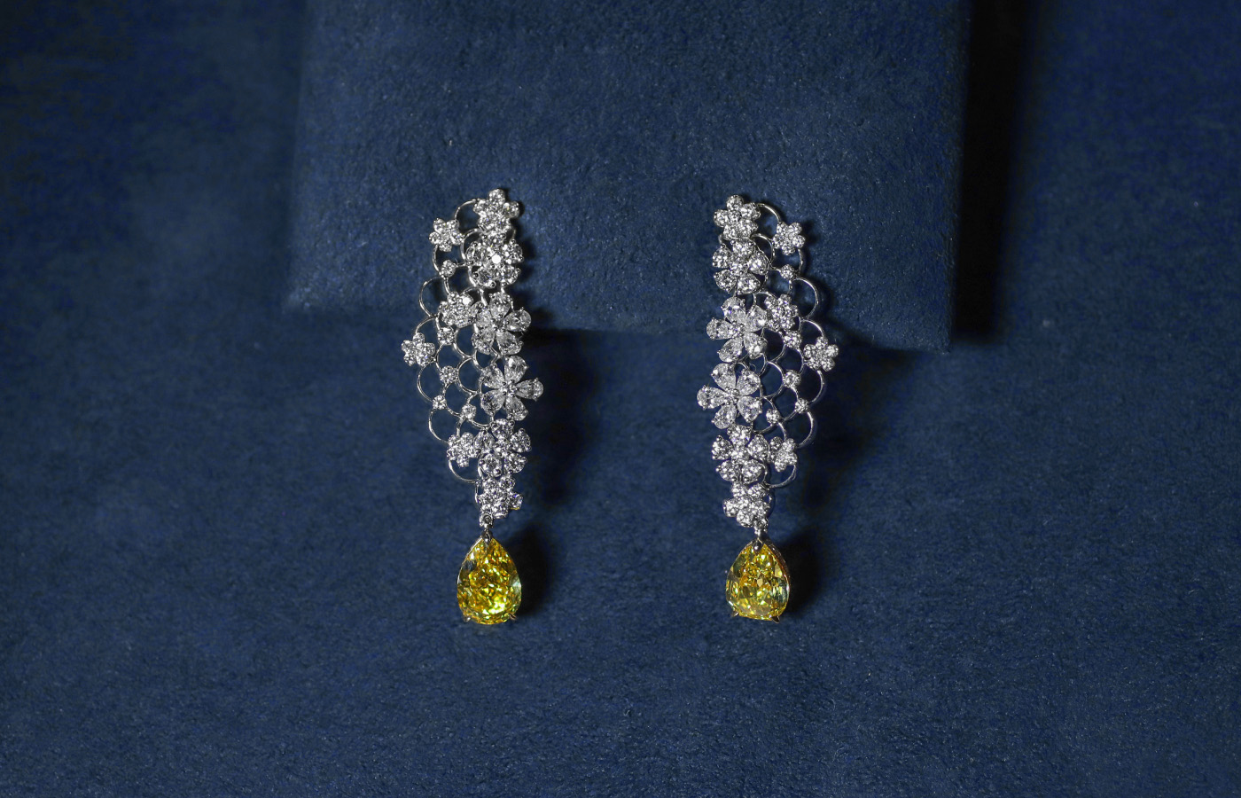  Dior Delicat high jewellery earrings in gold, white gold, white diamonds and yellow diamond by Dior Joaillerie 