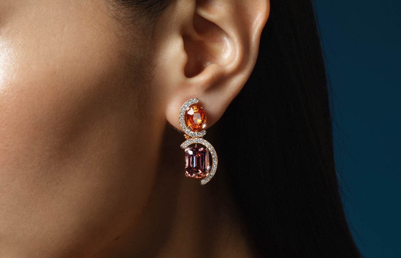  Bucherer Fine Jewellery ear clips with mandarin garnets, tourmalines in shades of brownish-yellow and orangey-pink, surrounded by 62 brilliant-cut diamonds from the Manhattan High Jewellery collection 