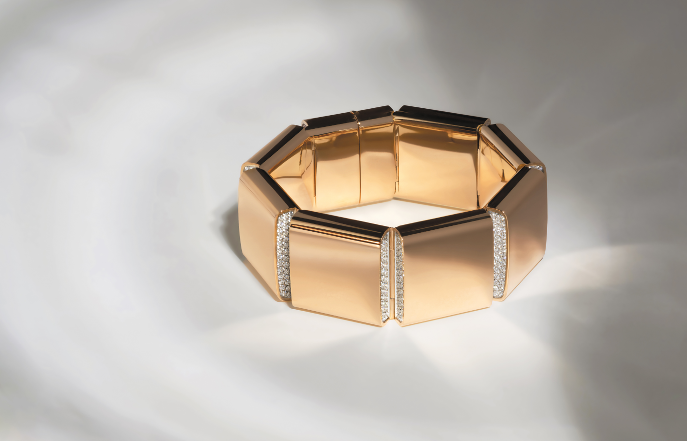 Vhernier Sopresa bracelet in gold and diamond