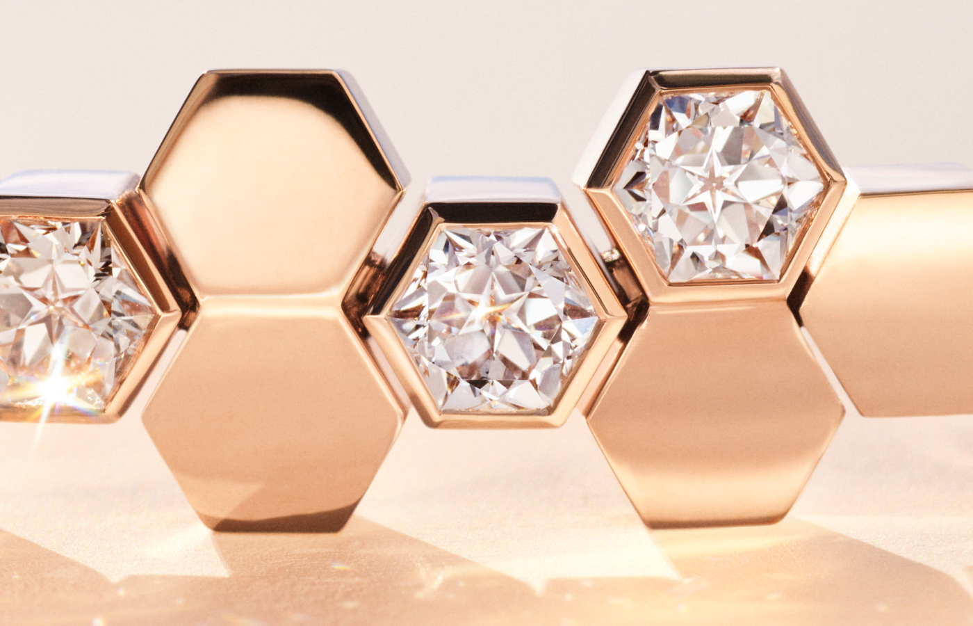  Chaumet Bee My Love ring in gold and Taille Impératrice diamond
