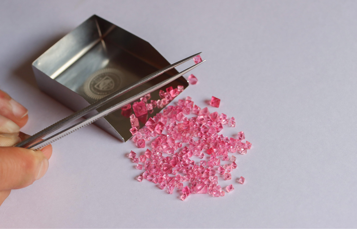  Minehaus presents its customers with hot pink-to-red spinels for luxury jewellery creations 