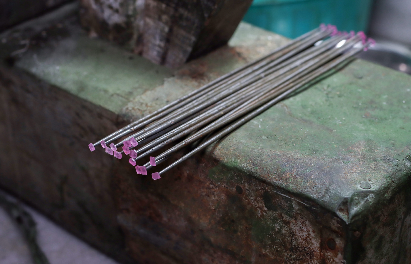  MInehaus highlights the tools its team uses to perfectly cut and polish gemstones, no matter their size or shape