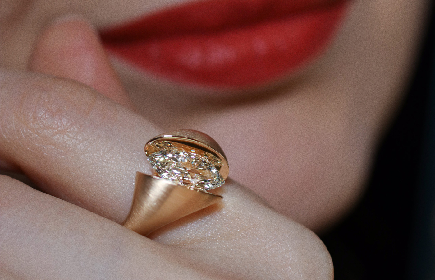 Katerina Perez wears the Schaffrath Calla Fantasie ring in 18k rose gold with a 1.50 carat marquise-cut diamond 