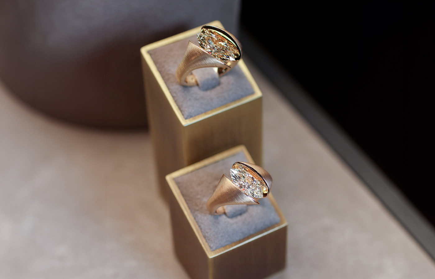  Schaffrath Calla Fantasie rings in 18k gold with marquise-cut diamonds