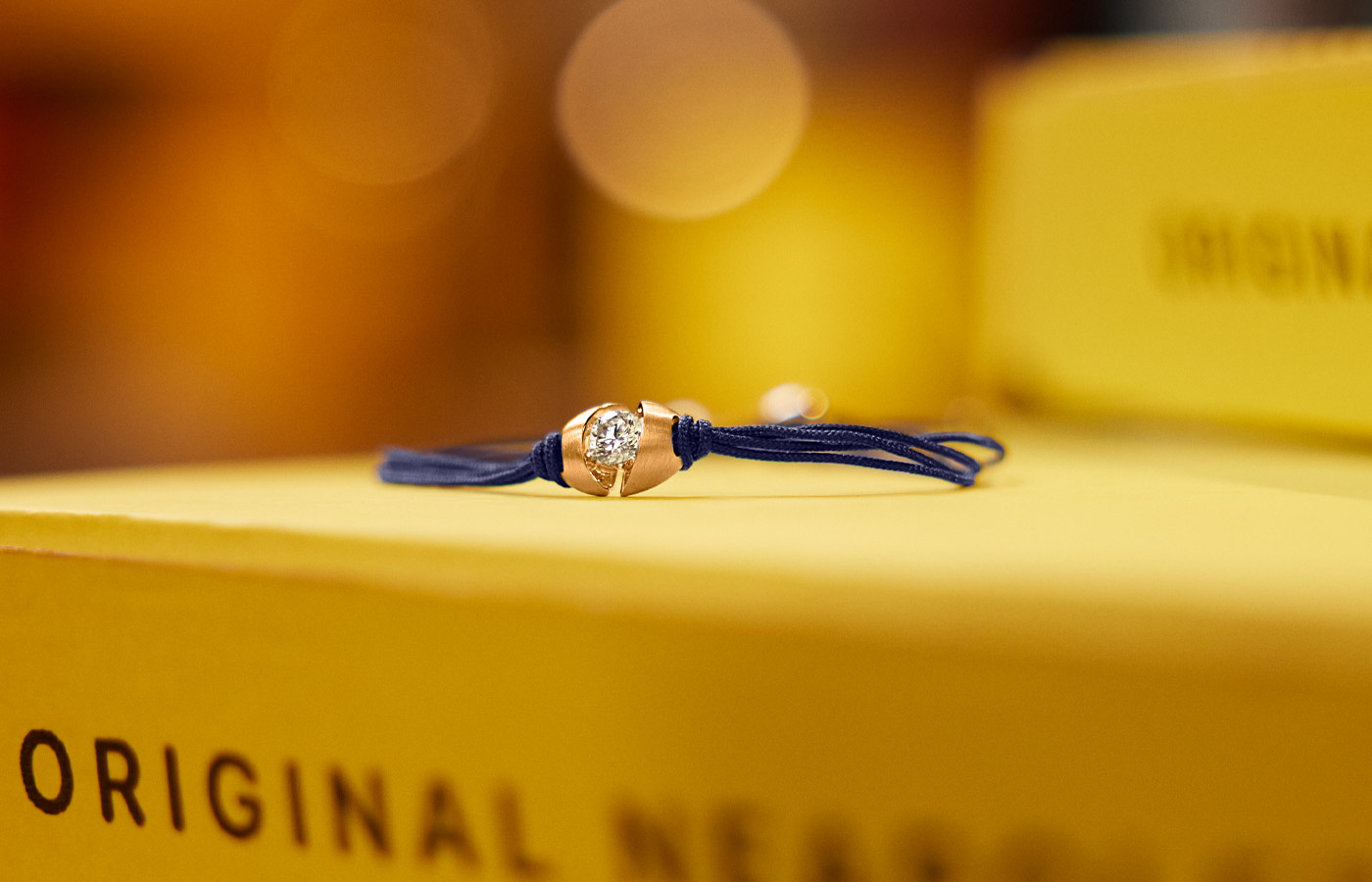  Schaffrath Colortaire bracelet with a 0.30 carat diamond in yellow gold, set on an emerald green strap