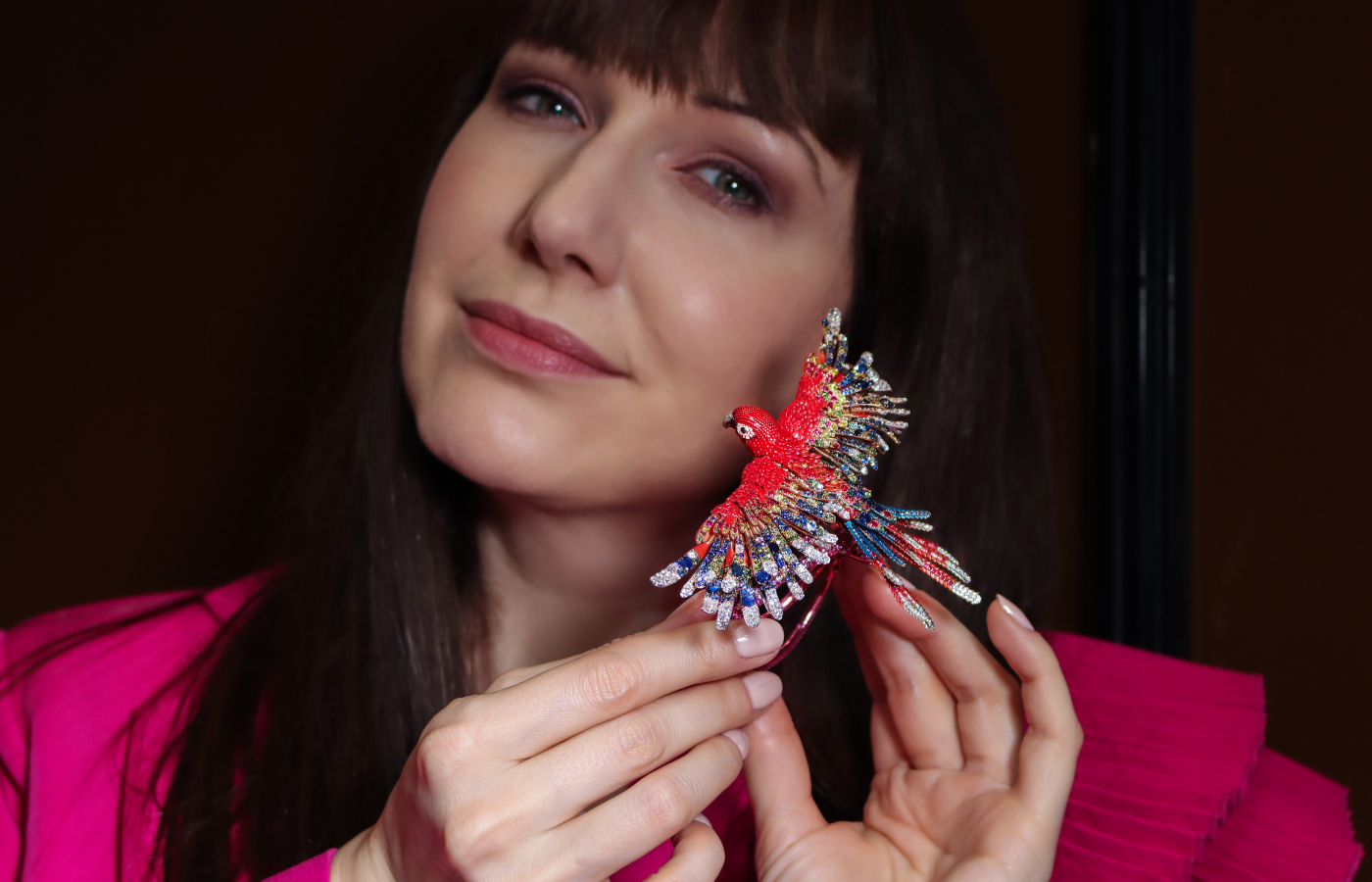  Diva Jewels brings nature to life with its Scarlet Macaw transformable ring, brooch and bracelet from the Marvels of Nature collection with diamonds, multi-coloured gemstones, and coloured rhodium on 18k yellow gold 