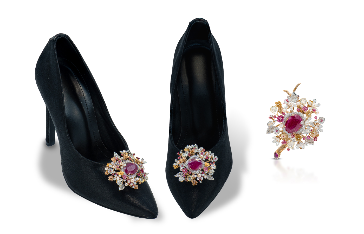  Diva Jewels Steps of Brilliance ‘Ruby Gardenia’ heel jewels, which can also be worn as a brooch, crafted with diamonds, rubies and yellow briolettes in 18k yellow gold 