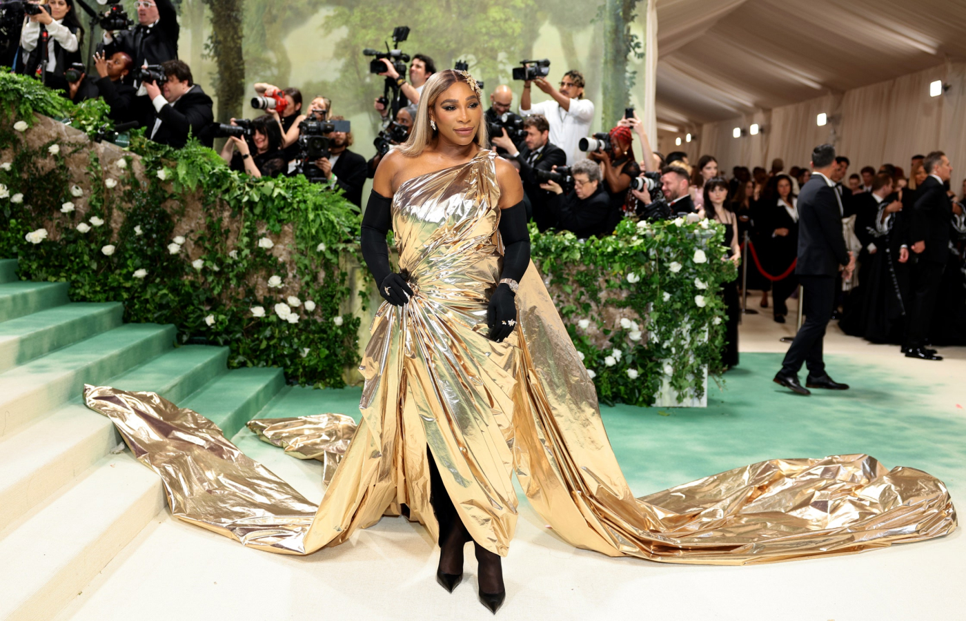 Serena Williams attends the Met Gala 2024 wearing the Messika Night Owl earrings and ring, paired with the Blooming Euphoria three-finger ring 