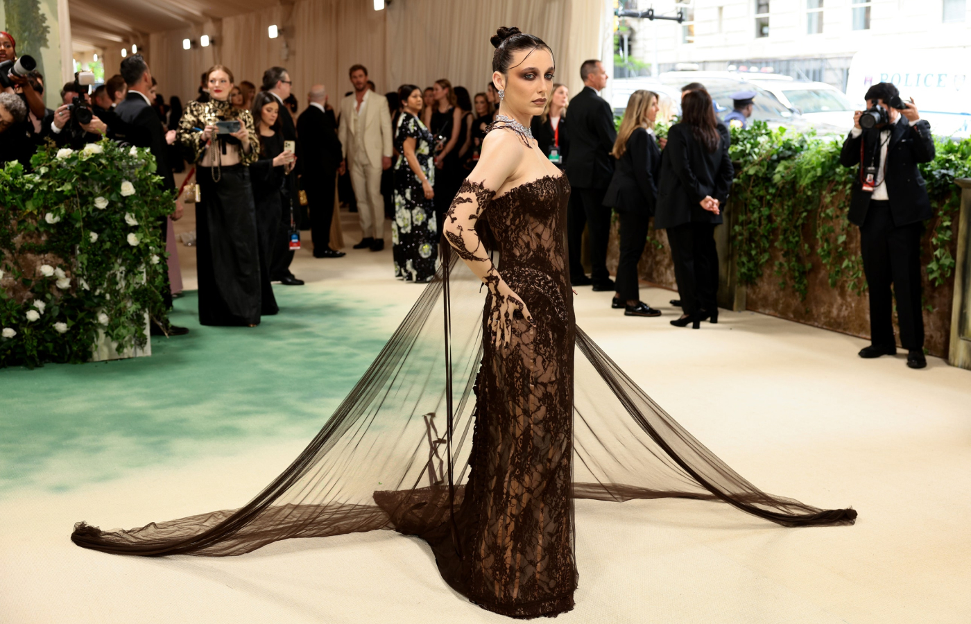  Emma Chamberlain at the Met Gala 2024 wearing a suite of Cartier Nature Sauvage High Jewellery designs, including a statement choker 