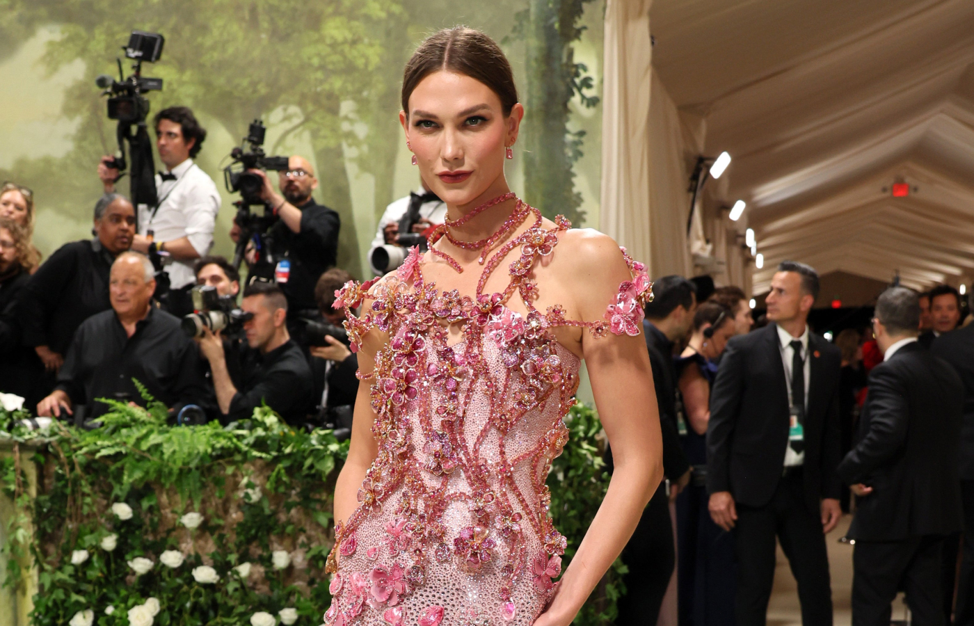  Karlie Kloss at the Met Gala 2024 wearing a dress studded with 180,000 crystals and jewels from the Swarovski Florere and Millenia collections that took 225 hours to create