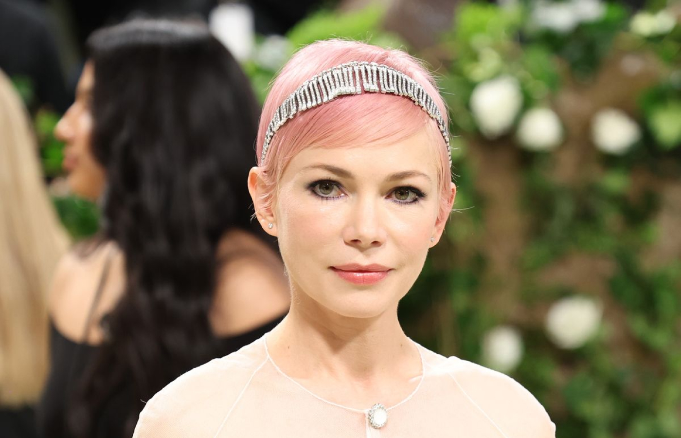 Michelle Williams attends the Met Gala 2024 wearing a Chanel High Jewellery necklace as a diamond headband 