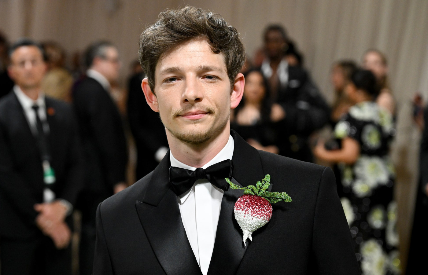 Mike Faist wore a JAR diamond-encrusted radish brooch to the Met Gala 2024