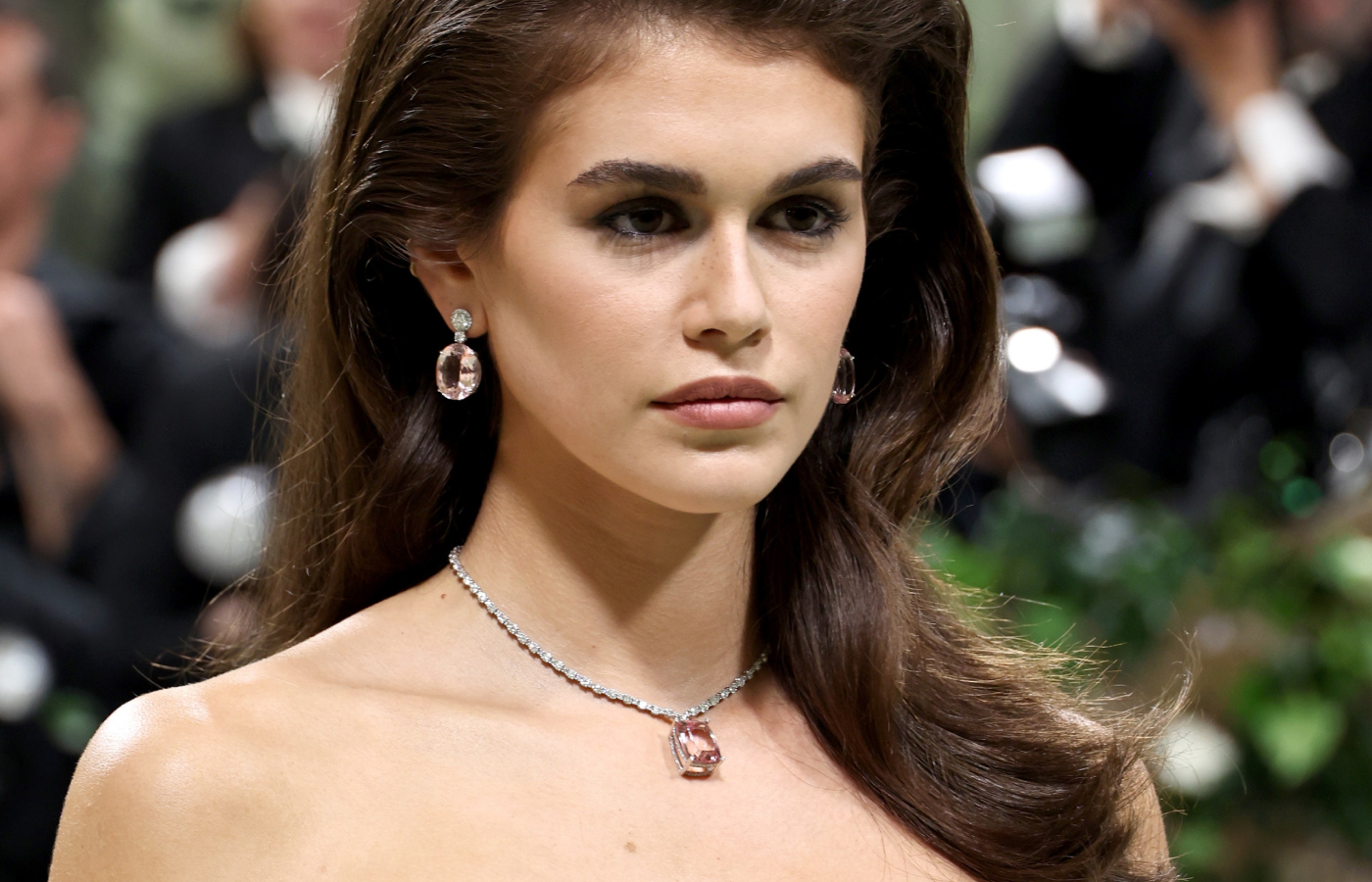 Kaia Gerber attends the Met Gala 2024 wearing a matching suite of Tiffany & Co. jewels set with white diamonds and morganites 