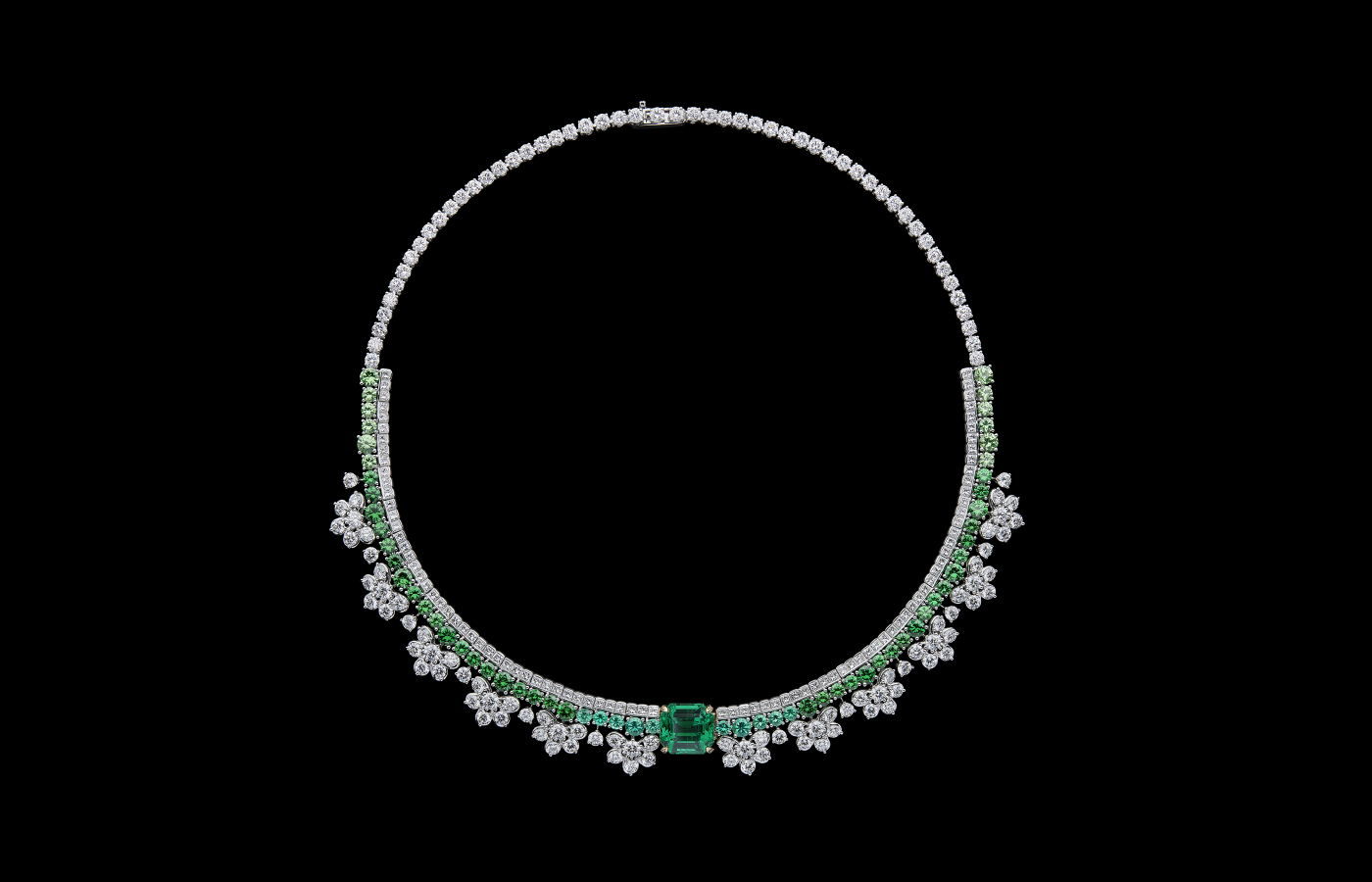  Dior Joaillerie Dior Délicat high jewellery necklace in white gold, emerald and diamond from the Dior Délicat collection