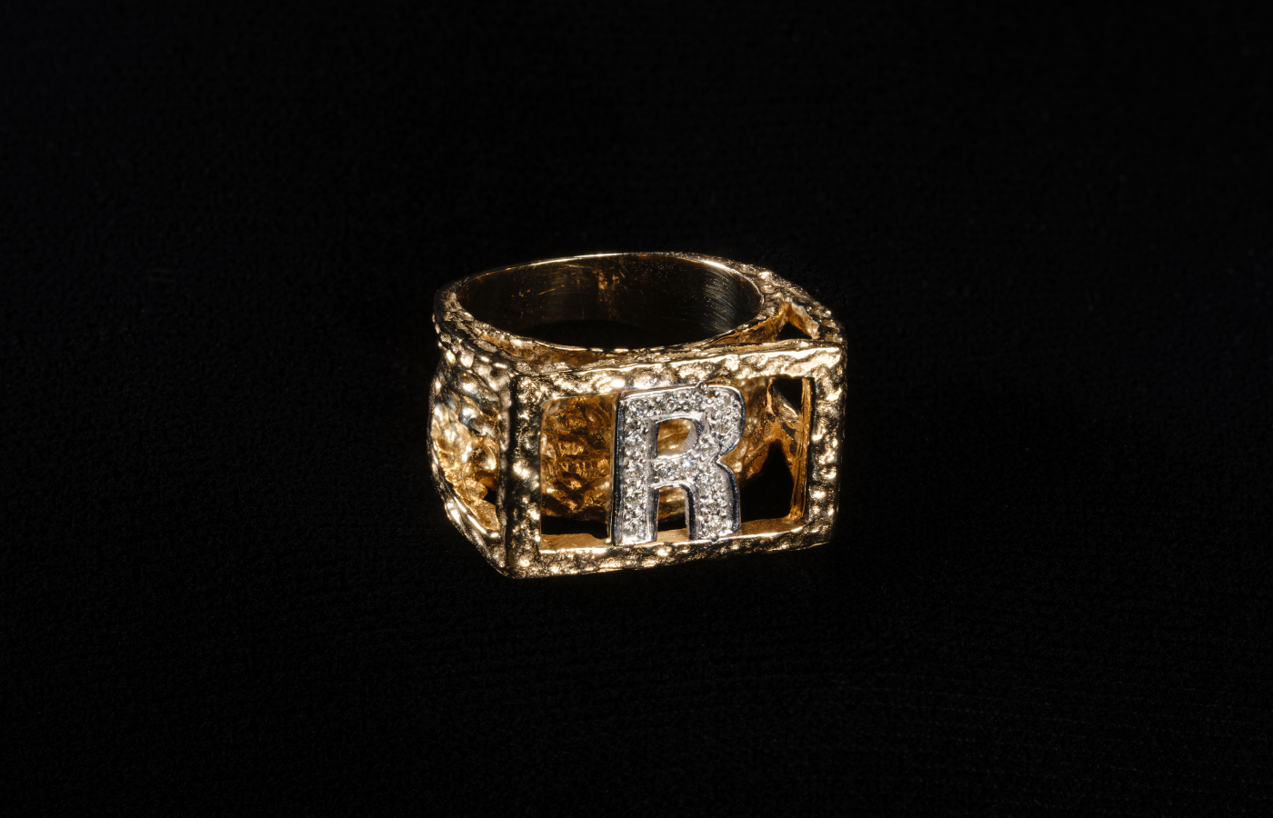  Roxanne Shanté, a member of the influential hip-hop collective Juice Crew as a teen in the 1980s, is the only female rapper to have been given a Juice Crew ring, which boasts a diamond-encrusted “R”. Alvaro Keding/© AMNH
