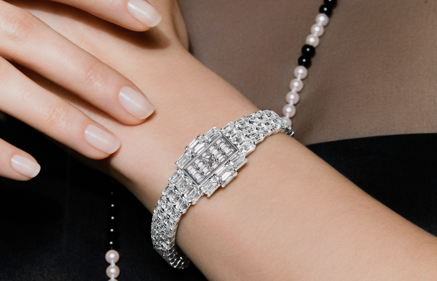  Model wearing the Vacheron Constantin Grand Lady Kalla High Jewellery watch in white gold, onyx beads, akoya beads and diamond