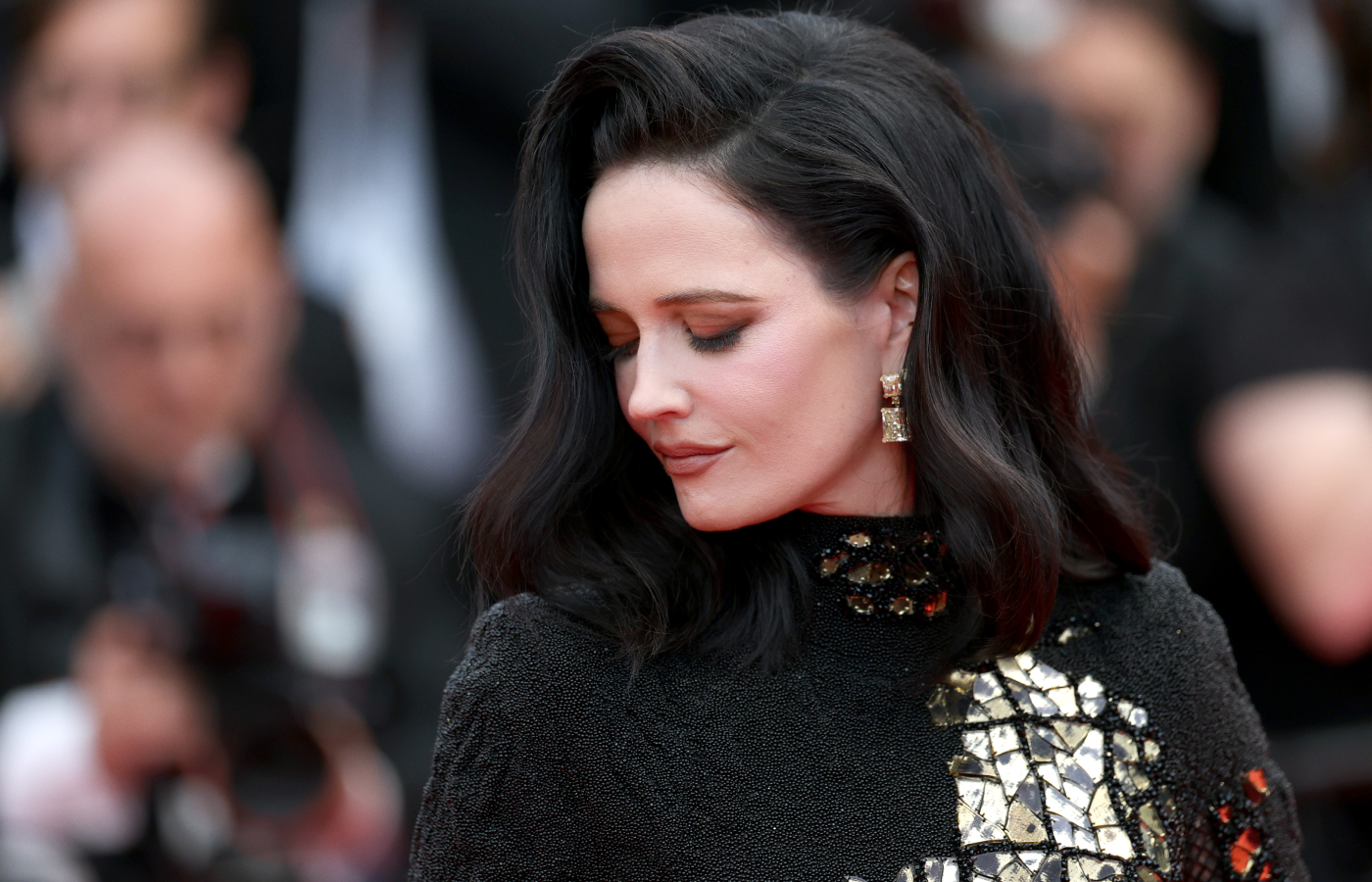  Actress Eva Green opted for yellow diamond drop earrings by Chopard on the 2024 Cannes Film Festival red carpet