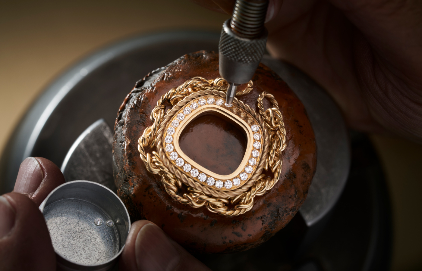  Making of the Piaget Swinging Sautoir watch in pink gold, yellow sapphire, cabochon-cut white opal, white chalcedony and diamond