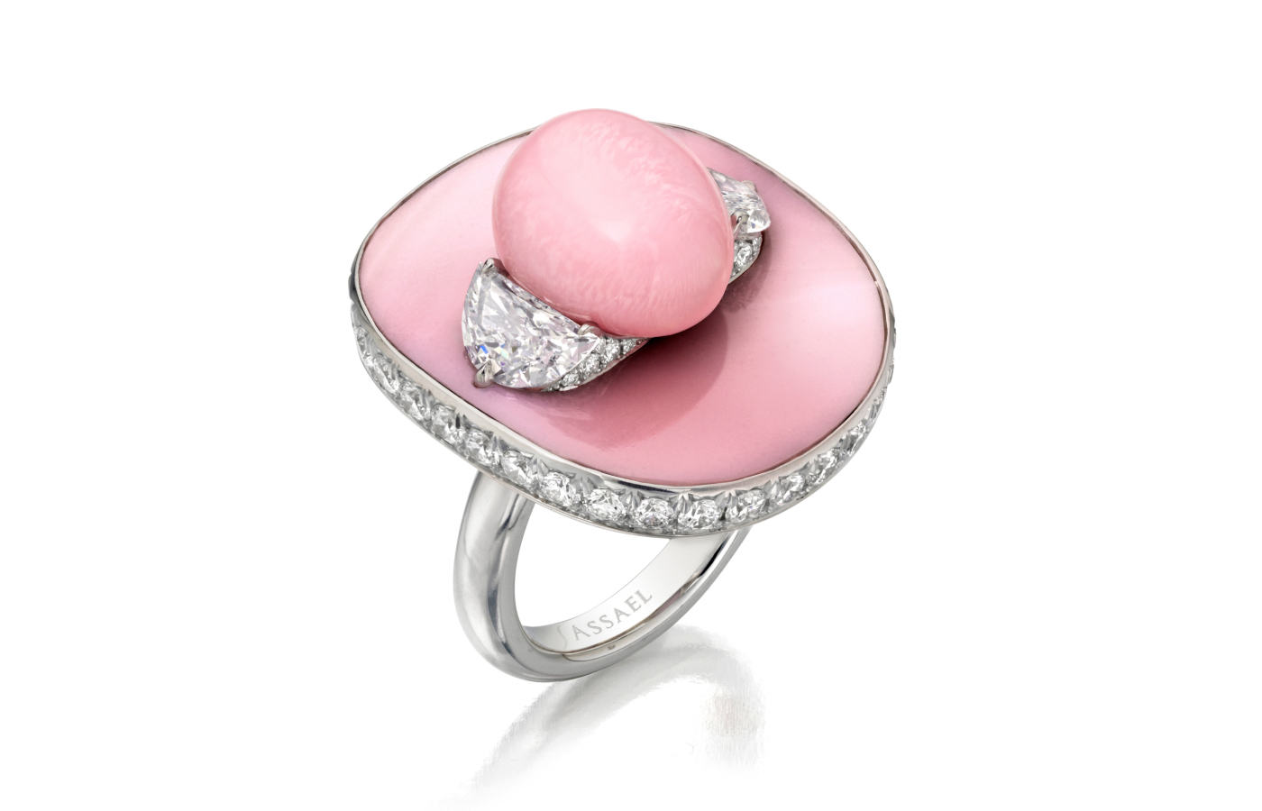 Assael ring with an 8.26 carat conch pearl, conch shell and 2.67 carats of diamond, set in platinum 