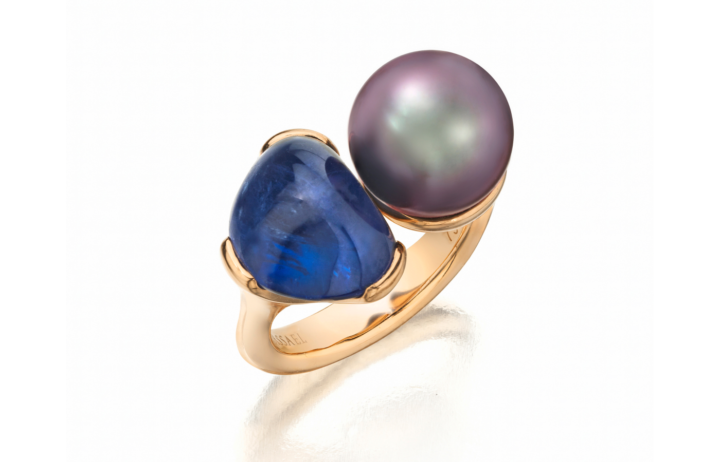  Assael ring with a Tahitian pearl and a 6.09 carat blue sapphire set in 18k yellow gold 