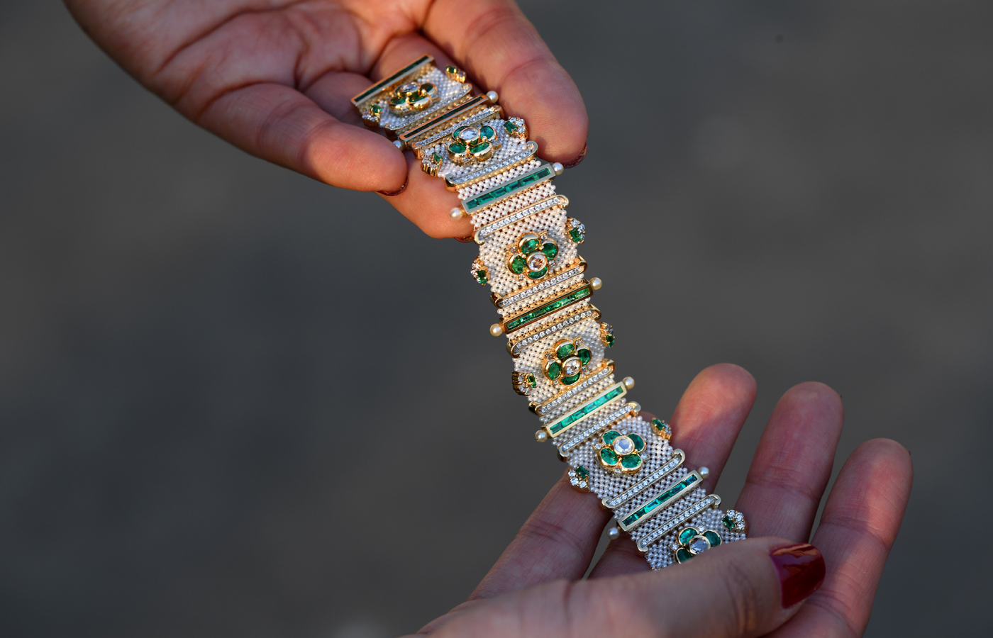  Moksh Jewellery Magic Carpet bracelet in white gold, emerald, Keshi pearl and diamond