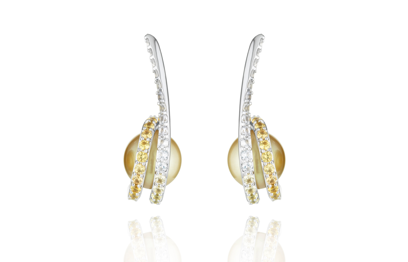  Melanie Georgacopoulos Glow Twist earrings in white gold, sapphire and South Sea pearl