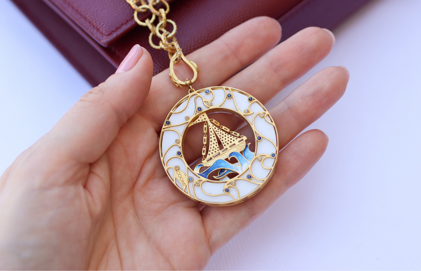  The reverse side of a COOMI pendant in 20k yellow gold with 28.27 carats of white agate, 45.73 carats of rock crystal, 1.36 carats of diamonds, 0.54 carats of blue sapphire, and black spinel 