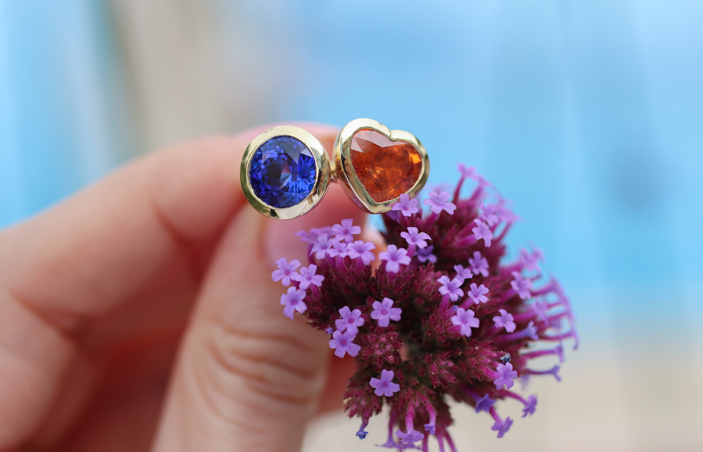 Florence Carr Heart ‘Toi et Moi’ ring from the Duo collection with a 5.04 carat mandarin garnet and a 3.75 carat tanzanite, set in 18k yellow gold 