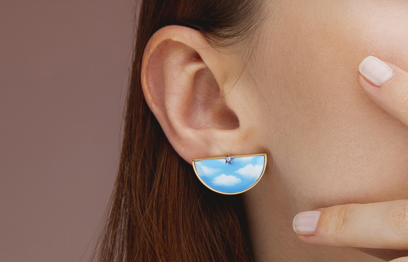Anna Maccieri Rossi Art Dreamy Half an Hour earring with hand-painted mother of pearl and a diamond accent, set in 18k yellow gold 