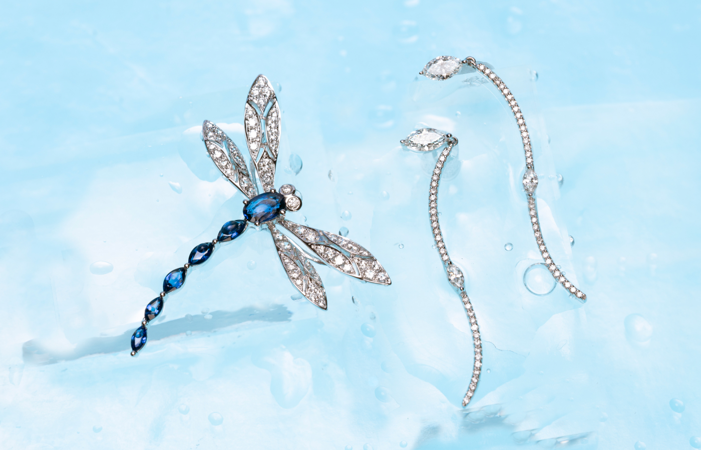  Lisa Nik Dragonfly pendant from the Talisman collection with 1.18 carats of blue sapphires and diamonds and the Diamond Swirl earrings from the Diamond Game collection, both in 18k white gold