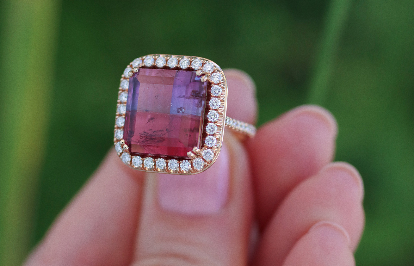  Lisa Nik ring from the Colors collection with a 10.20 carat bi-colour pink-purple tourmaline and 0.72 carats of diamonds, set in 18k rose gold