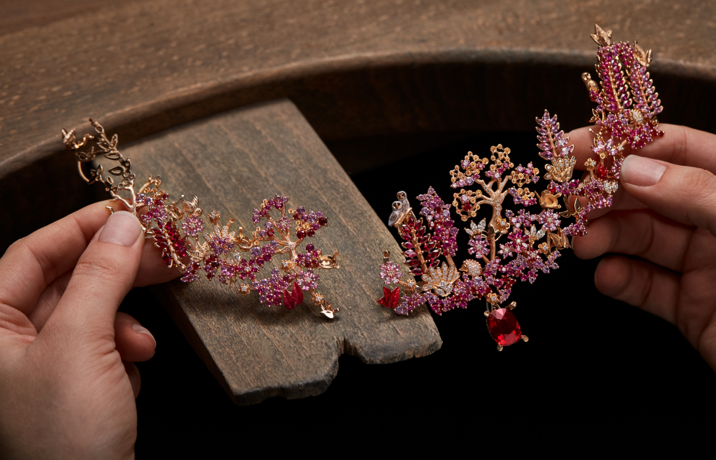  Making of the Dior Joaillerie high jewellery necklace from the Diorama & Diorigami collection with a 7.02 - carat ruby, red and pink rubies, pink sapphires, cultured pearls, diamonds and lacquer in pink gold