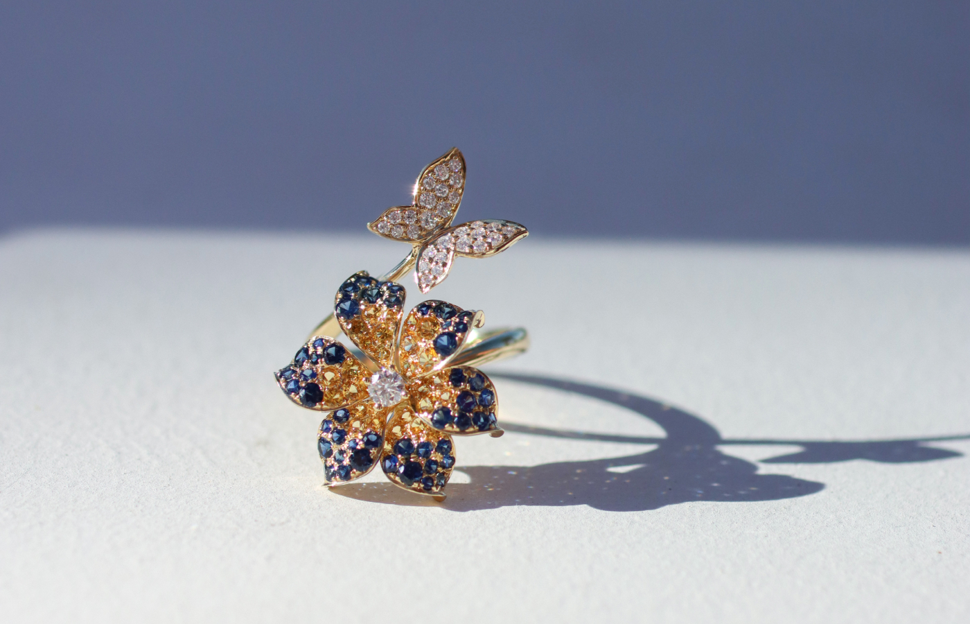  Lisa Nik Butterfly Flower Bypass ring from the Rainbow collection with 1.6 carats of yellow and blue sapphires and 0.35 carats of diamonds in 18k yellow gold 