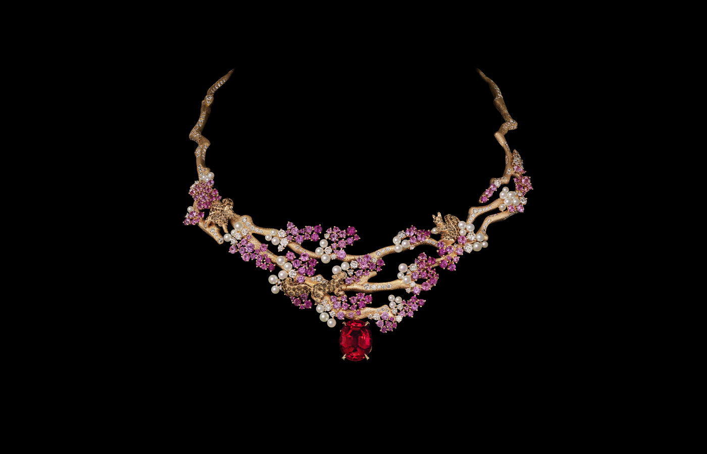  Dior Joaillerie necklace with brown diamonds, pink sapphires, cultured pearls and rubellite in pink gold, from the Diorama & Diorigami High Jewellery collection